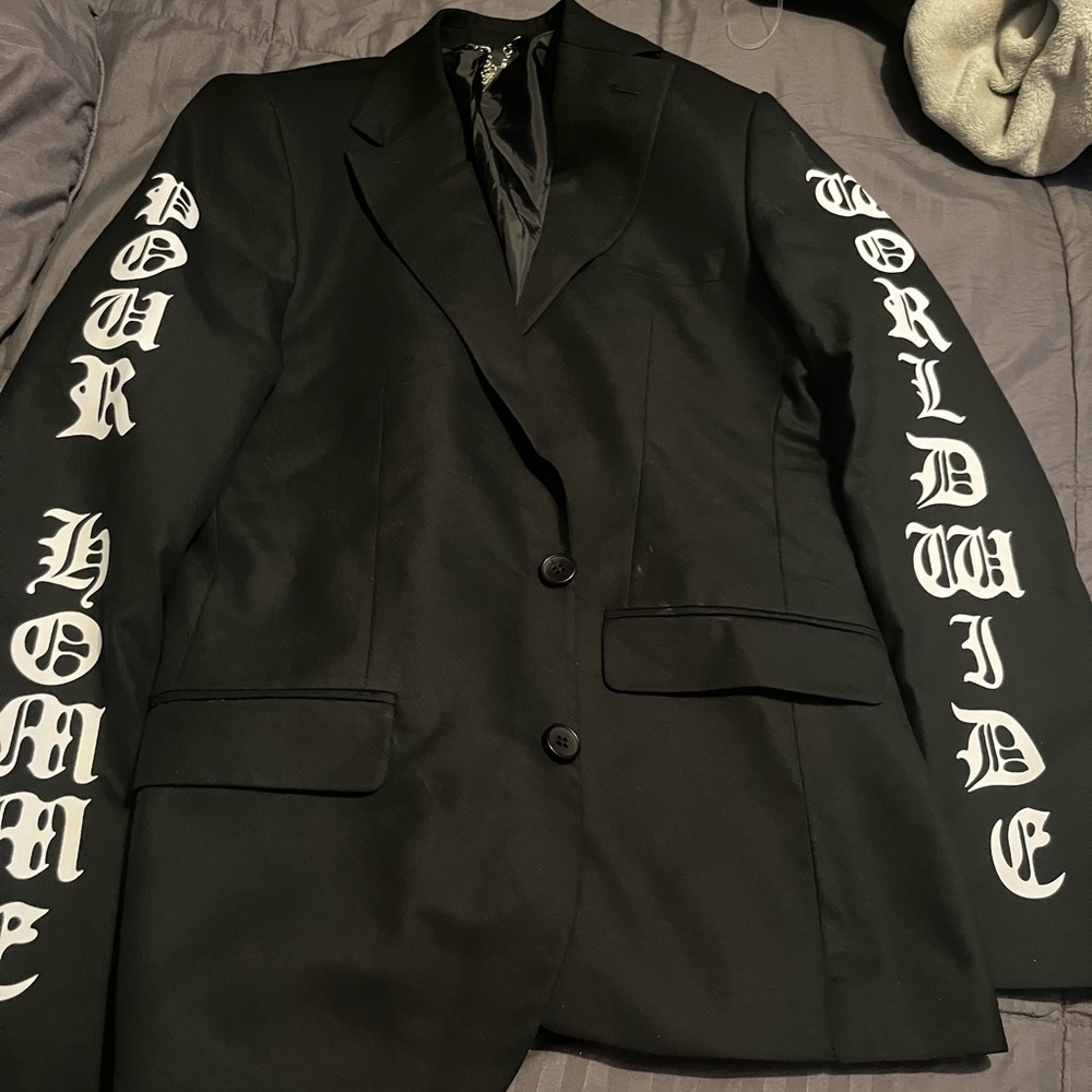 Men’s blazer fairly new,only worn for a couple hours .slim fit